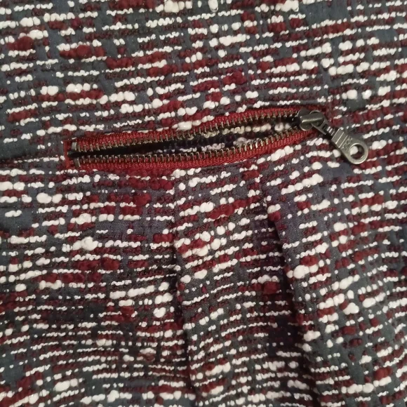 Loft Skirt with Pockets - Picture 4 of 7